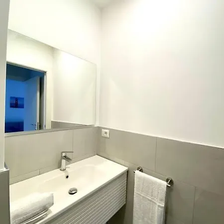• Amendola Apartment Mailand